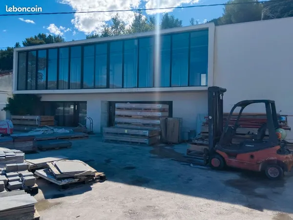 Bureau neuf avec parking