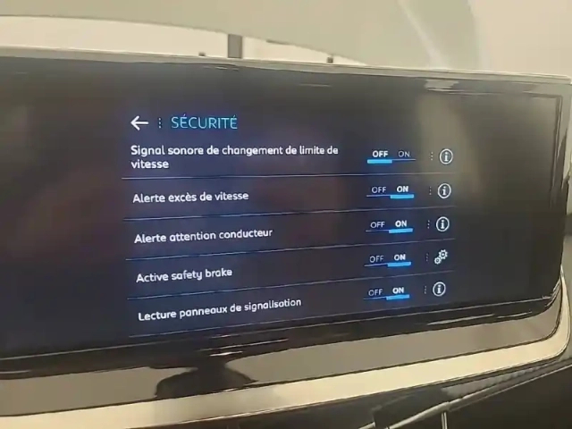 Peugeot 208 hybrid 110 ch e-dcs6 — photo 45