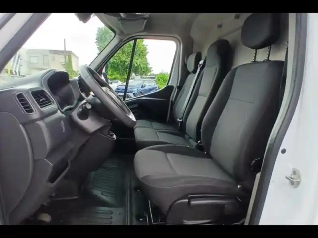 Renault Master fg f3300 l2h2 2.3 blue dci 135ch grand confort euro6 — photo 10