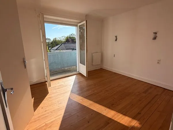 Grand T2 lumineux avec balcon plein sud - Centre-ville d'Artix