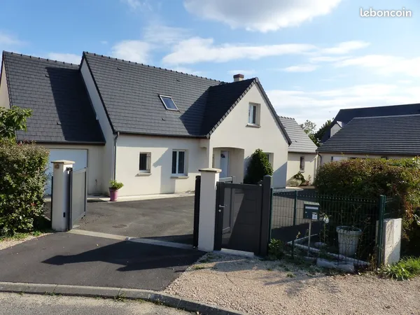 Maison familiale de 126 m² avec jardin, garage et atelier - Traînou
