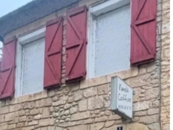 Immeuble en pierre au coeur de la commune du Bugue