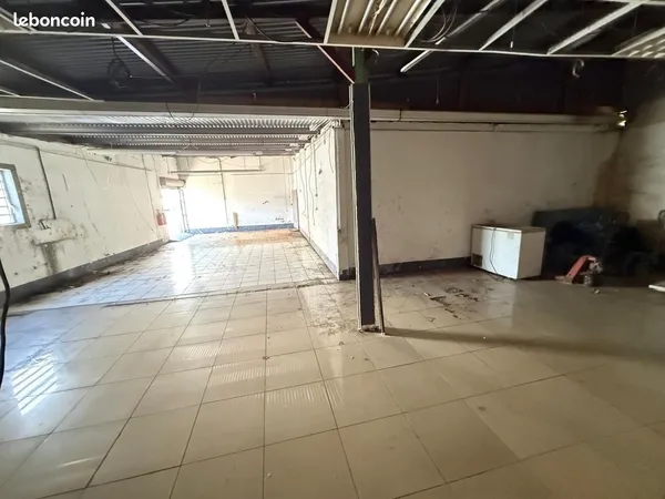 Local 150 m² Saint-Denis