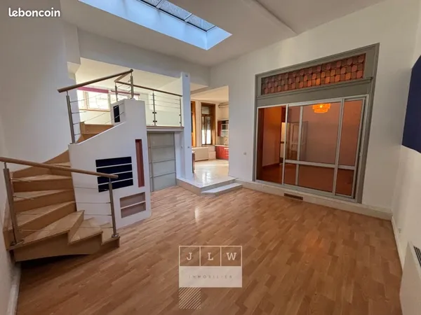 Loft 1 pièce 63 m²