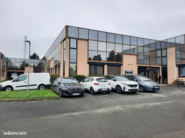 Particulier loue espace de bureau de 30 m2