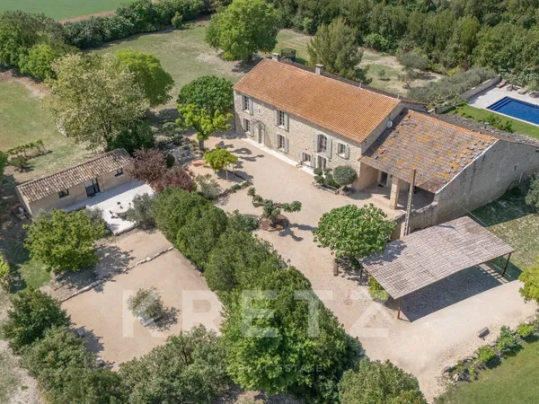 Mas provençal XVIIIe rénové - 465 m², 10 chambres, 2,9 hectares, piscine - Saint-Rémy-de-Provence