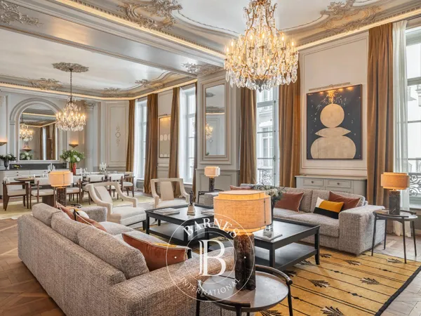 Paris 8 - Elysée Beauvau - Appartement d'exception - 2 suites - Volumes exceptionnels