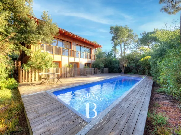 VILLA « LES SABLONS » AVEC PISCINE CHAUFFÉE ENTRE LE CERCLE DE VOILE ET LE MOULLEAU AU PYLA-SUR-MER 
