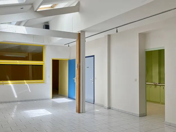 Local professionnel 150 m²