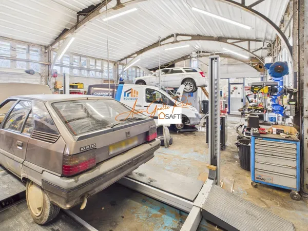 Garage automobile en activité à Saint Porchaire, Clientèle établie, Murs en option.
