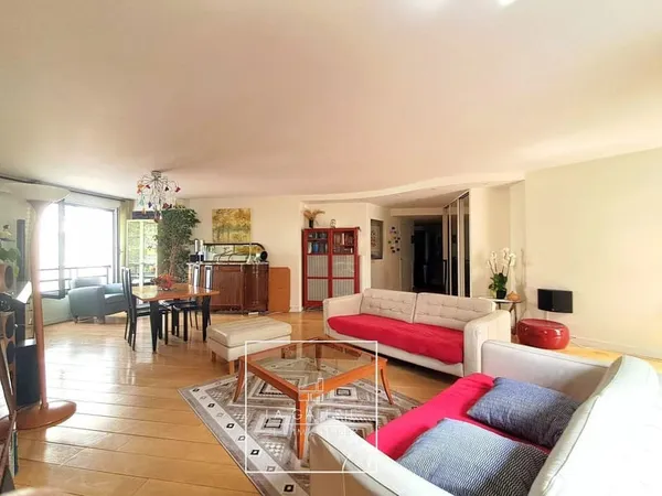 Tres bel appartement familial de 170 m2 de 4 chambres,au calme et proche de tous les commerces du Kr