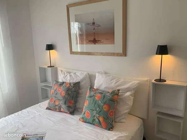 Location de petite maison, grand jardin, parking privé, piscine