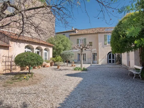 Maison 24 pièces 780 m²