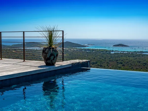 Superbe villa contemporaine, vue mer à couper le souffle..
