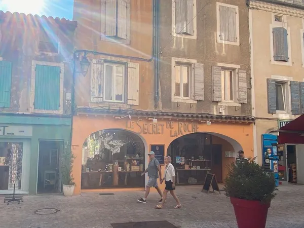 Maison de village avec commerce