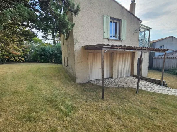 Maison deux niveaux sur 540m2 de terrain