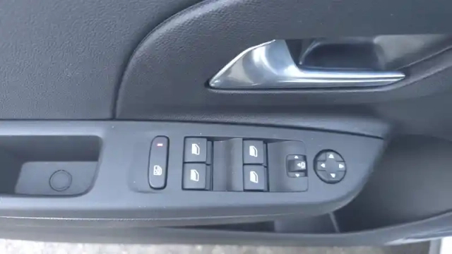 Opel Corsa 1.2 turbo hybrid 110 ch autom — photo 9