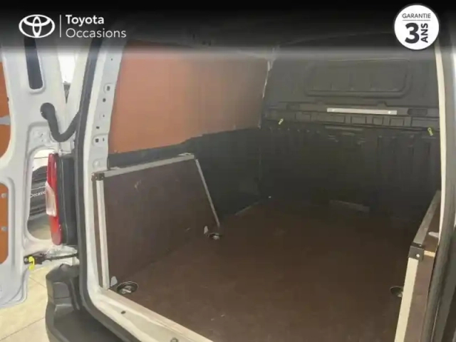 Toyota Proace city medium 130 d-4d start bva pack confort — photo 12