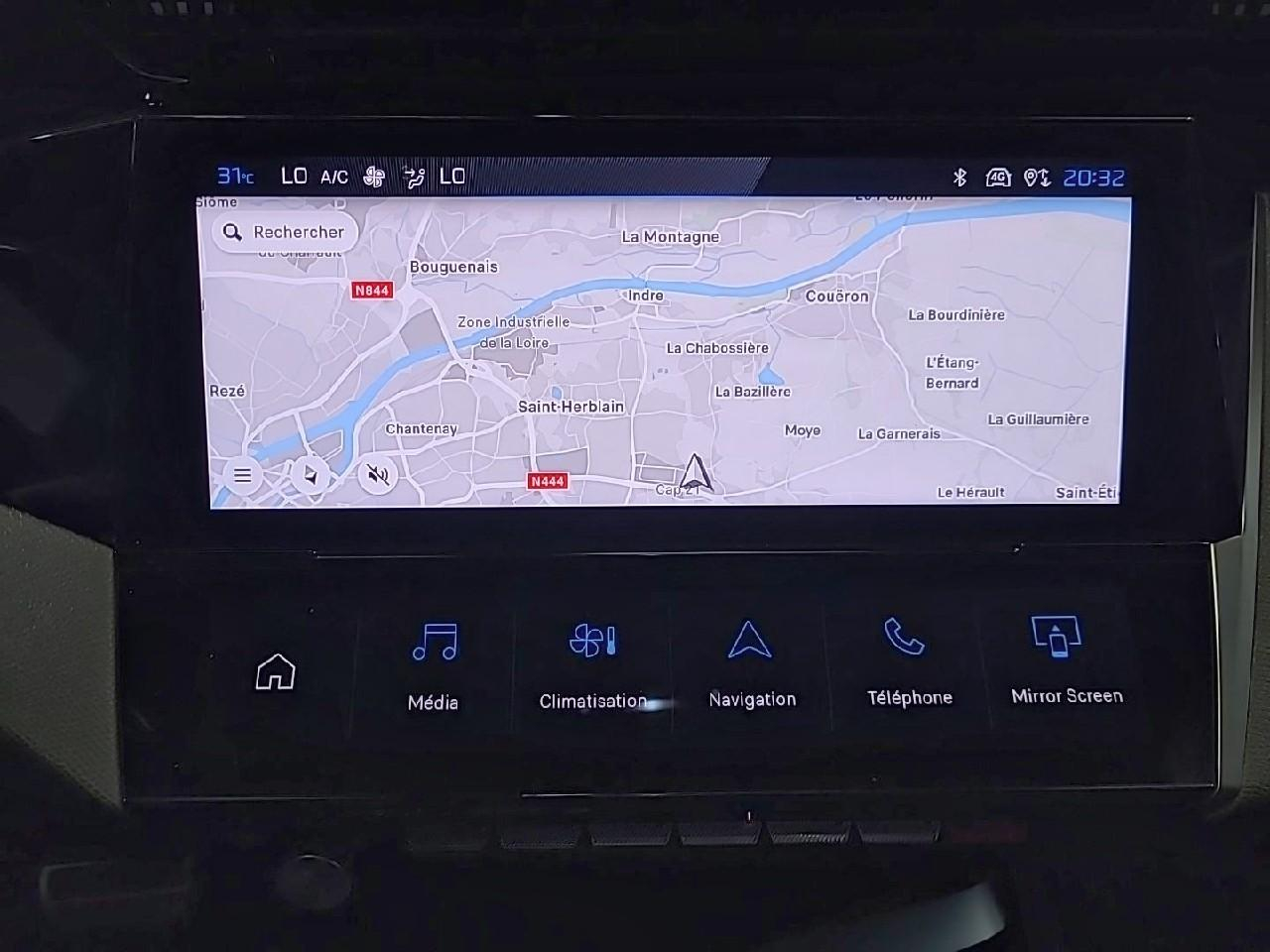 Peugeot 308 sw phev 180 e-eat8 gt — photo 11