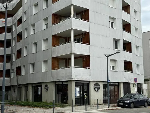 Local commercial 205 m²