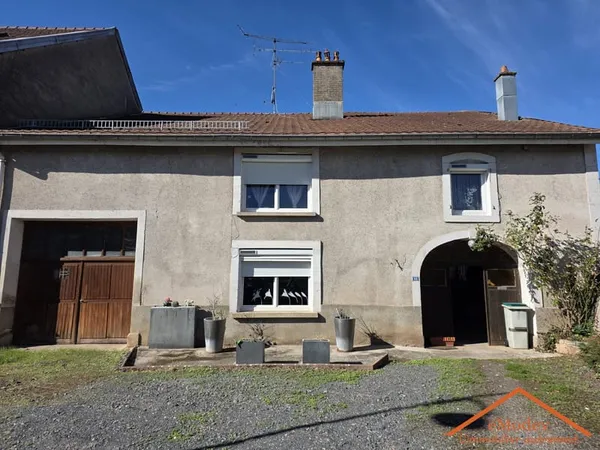 Maison de village avec beau jardin et fort potentiel d'aménag