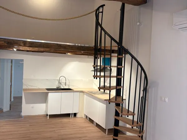 Joli T2 rénové avec mezzanine, proche des commerces