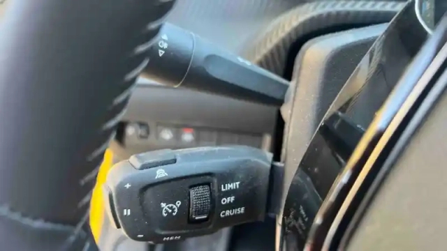 Peugeot 208 electrique 50 kwh 136ch — photo 15