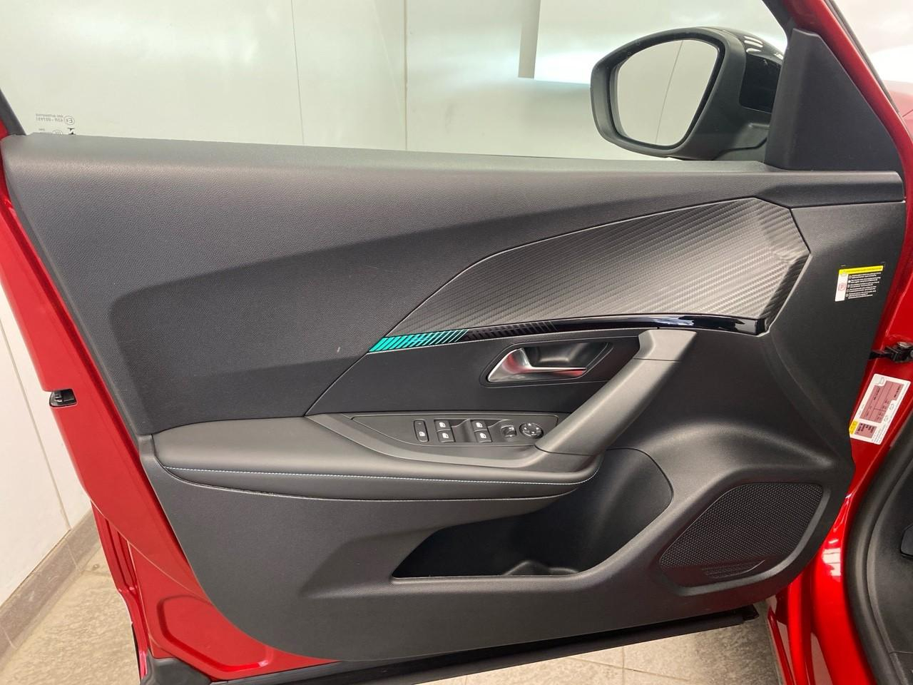 Peugeot 2008 puretech 130 s&s eat8 allure — photo 21