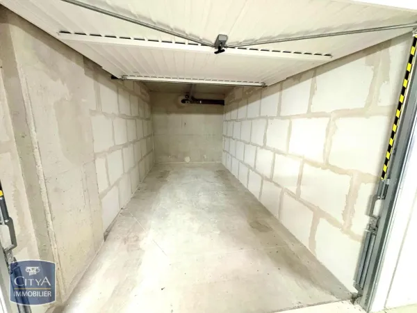 Stationnement Location Émerainville 93€