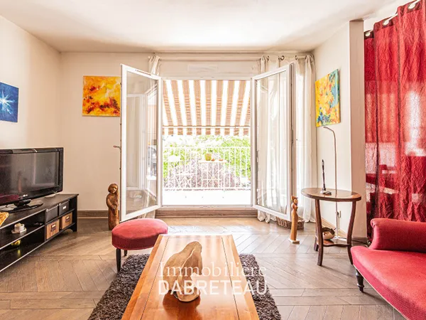 Rue du Luizet - T3 traversant avec balcon, stationnement et cave