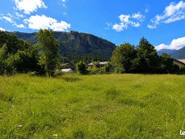 Terrain plat à bâtir de 700 m² - Eygliers