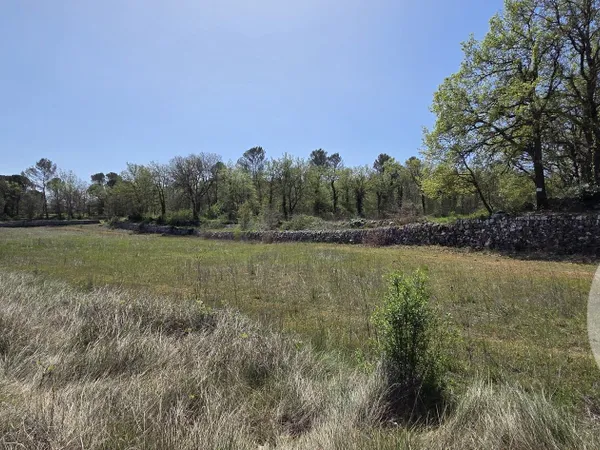 Terrain 2147 m²