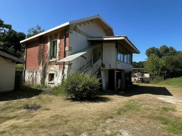 VILLA TYPE SOULACAISE - A1 KM DE LA PLAGE DES ARROS - 6 800 M2 DE TERRAIN