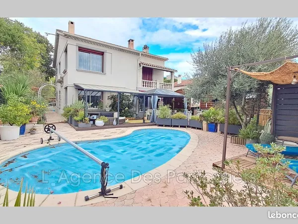 Villa 8 pièces 223 m²
