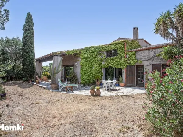 Maison/Villa T7 de 223 m² avec une indépendance à Saint-Cyprien 66750