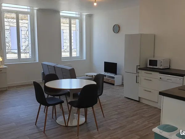 Mirambeau - Grand T2 meublé - 66m²
