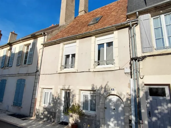 Immeuble de Rapport, 4 Logements loués, centre ville LA CHAR