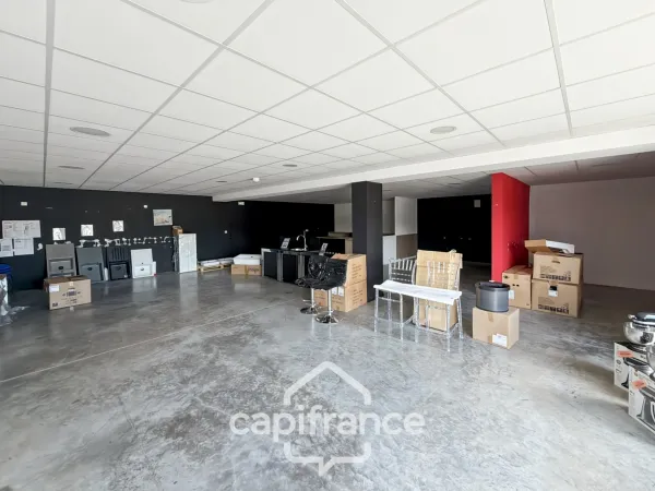 Local commercial 2 pièces 264 m²