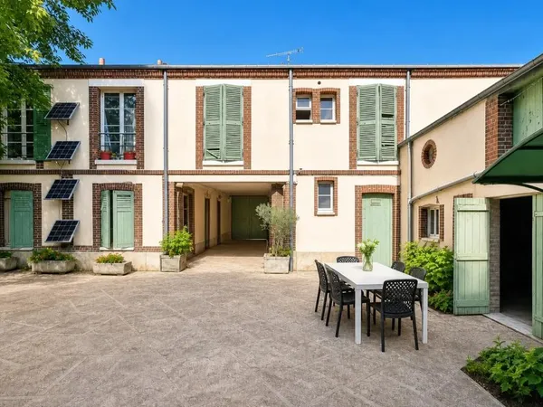 Maison de 11 pièces de 255 m² à Chartres