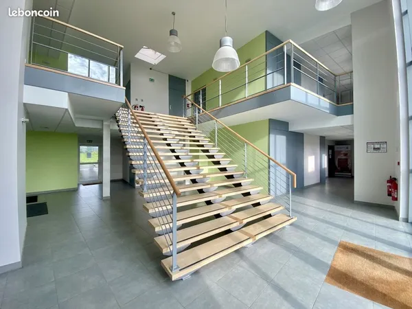 Bureaux 95 m² Boves