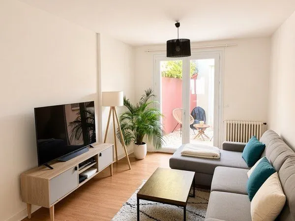 Charmante maison de ville 90 m² utiles avec patio privé - Rue calme