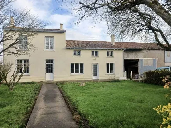 Maison 3 chambres à raffraichir + hangar et étable