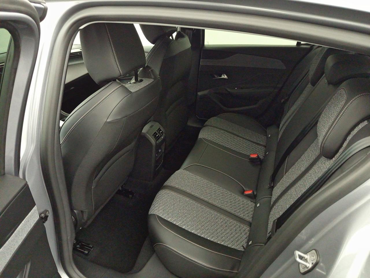 Peugeot 308 hybrid 145 e-dcs6 allure — photo 13