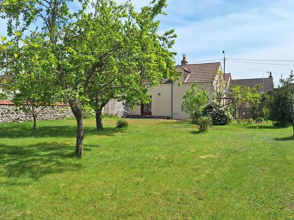 Maison 3 chambres avec beau jardin