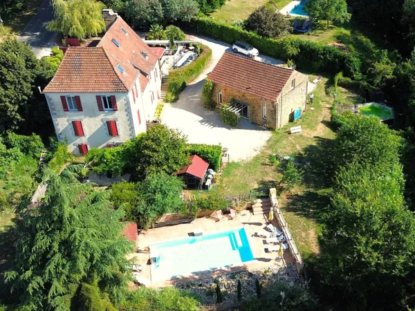 Superbe domaine avec 2 gîtes et 2 piscines Coux et Bigaroque