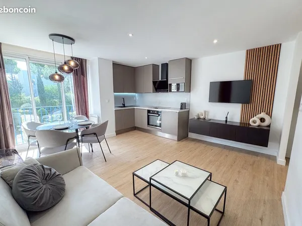 Superbe t2 34m² clim + terrasse + parking privé + chambre