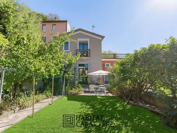 Lyon 1er : maison avec jardin, à 100 m des quais de Saône