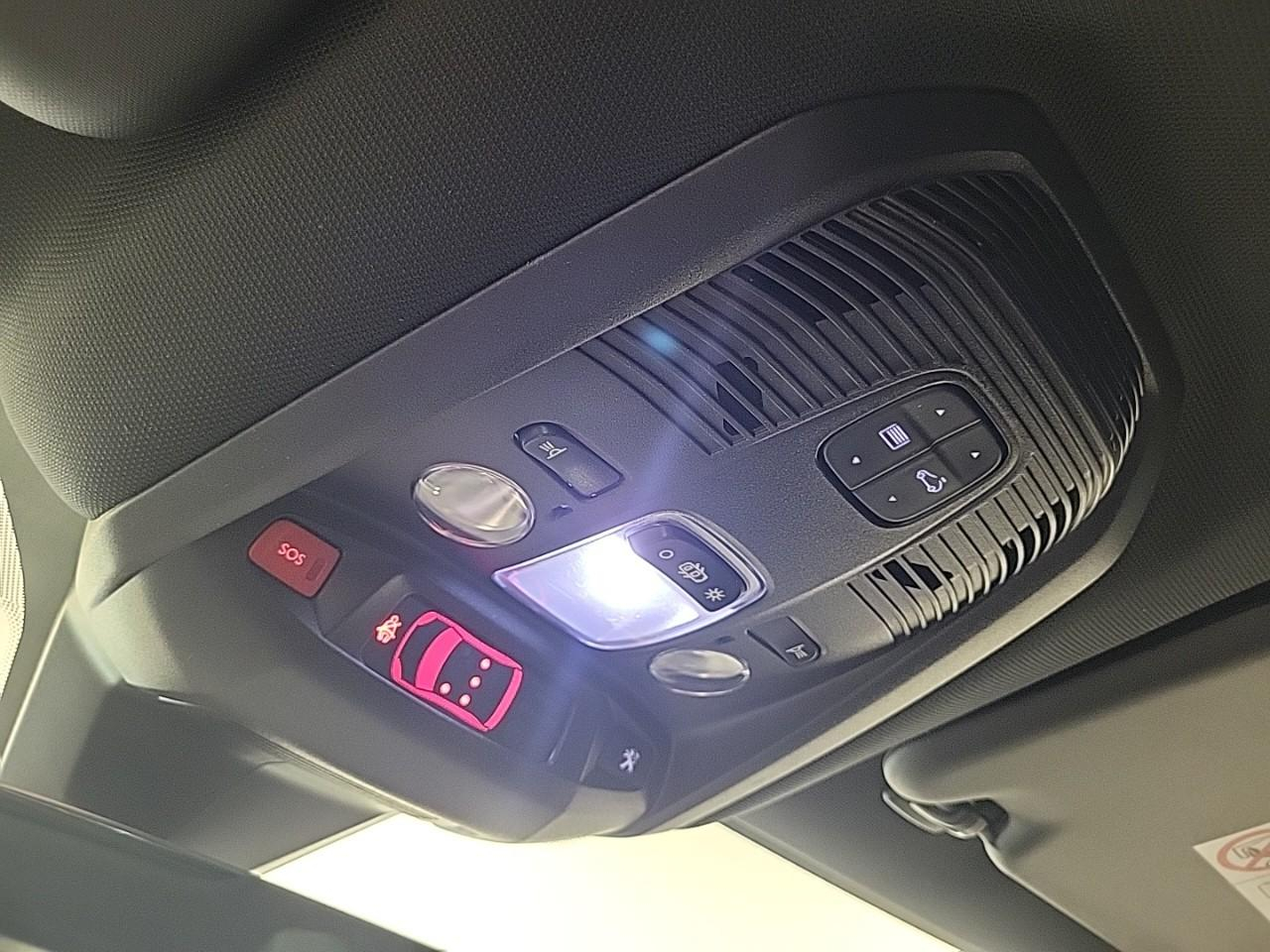 Peugeot 3008 hybrid4 300 e-eat8 gt — photo 24