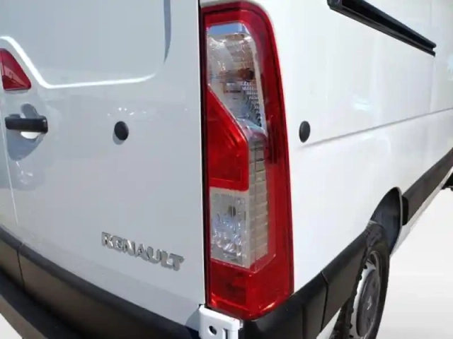 Renault Master fg f3500 l2h2 2.3 blue dci 135ch confort euro6e — photo 13