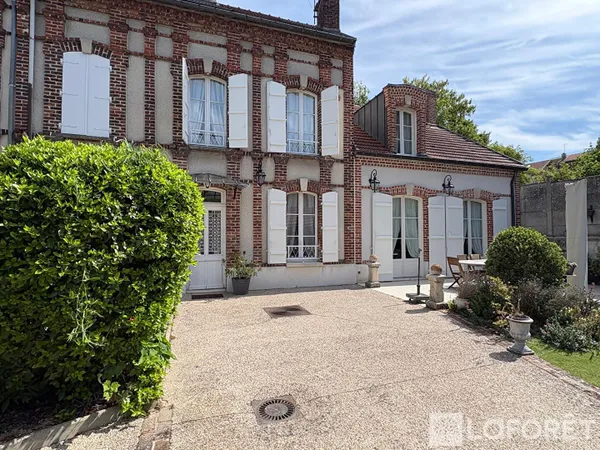 Maison 7 pièces 220 m²